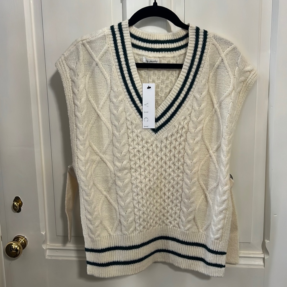 Brand new! Blu pepper women’s sweater vest, open sides. Vici boutique. NWT. SZ M
